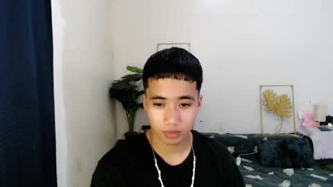 Snapshot of urguy_habibi chatting on January 18, 5:17 pm Bib online show from January 18, 5:17 pm