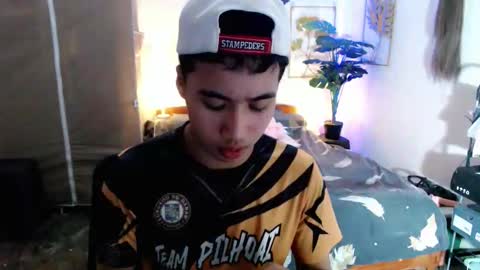 Snapshot of urguy_habibi chatting on March 7, 12:46 pm Bib online show from March 7, 12:46 pm