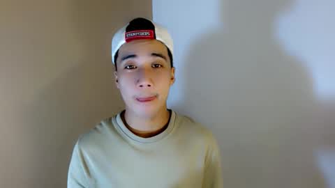 Snapshot of urguy_habibi chatting on March 20, 5:45 am Bib online show from March 20, 5:45 am