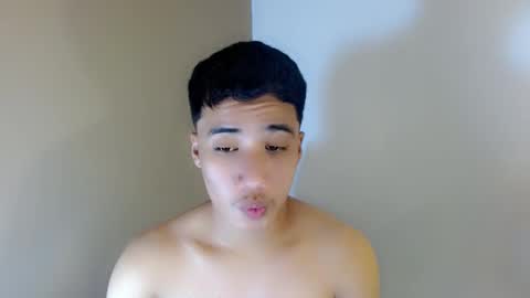 Snapshot of urguy_habibi chatting on March 21, 11:37 am Bib online show from March 21, 11:37 am