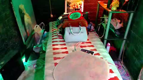 queen norelle online show from April 18, 6:01 pm