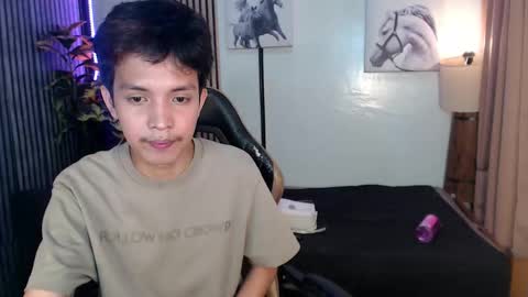 urhot_johny online show from April 14, 12:00 pm