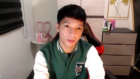 Ethan online show from April 15, 3:52 pm