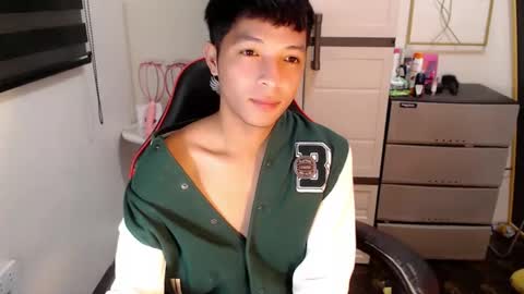 Ethan online show from April 16, 4:52 pm