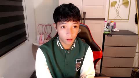 Ethan online show from April 19, 4:06 pm