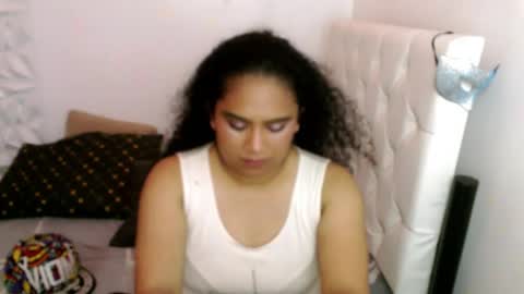 Snapshot of urhotmariahclara chatting on May 17, 4:36 pm Anna online show from May 17, 4:36 pm