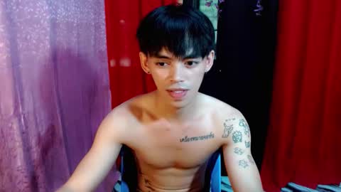 Snapshot of urhunky_boy chatting on May 25, 3:34 am urhunky_boy online show from May 25, 3:34 am