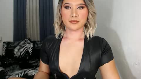 Snapshot of urjerkingdoll chatting on January 18, 10:39 am Zoe online show from January 18, 10:39 am