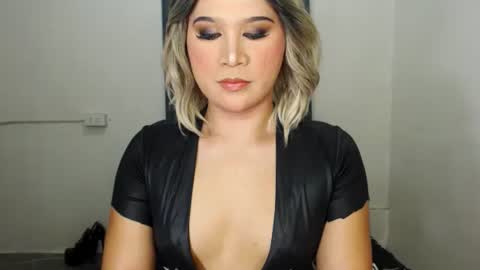 Snapshot of urjerkingdoll chatting on February 14, 11:31 am Zoe online show from February 14, 11:31 am