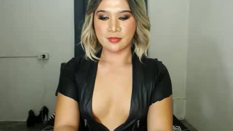 Snapshot of urjerkingdoll chatting on February 15, 3:50 pm Zoe online show from February 15, 3:50 pm