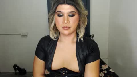 Snapshot of urjerkingdoll chatting on February 23, 11:33 am Zoe online show from February 23, 11:33 am
