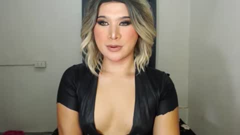 Snapshot of urjerkingdoll chatting on February 24, 12:05 pm Zoe online show from February 24, 12:05 pm