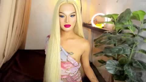 Snapshot of urladyprincessmassivecock chatting on October 7, 7:11 pm jhaii online show from October 7, 7:11 pm