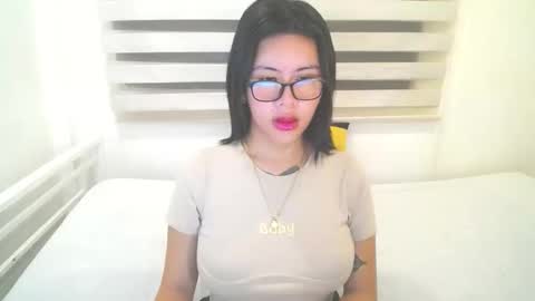 Snapshot of urlovelymd chatting on April 12, 9:36 am MD online show from April 12, 9:36 am
