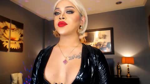 UrMajestyTyra online show from February 20, 1:13 am