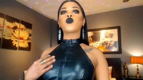 UrMajestyTyra online show from March 17, 1:10 am