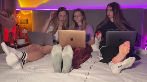 urmissalice online show from February 7, 3:16 pm