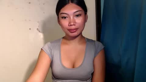 urpinay_sandra69 online show from May 28, 9:23 pm