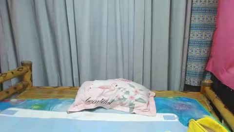 Snapshot of urpinay_singlemother chatting on March 18, 2:37 am urpinay_singlemother online show from March 18, 2:37 am