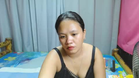 Snapshot of urpinay_singlemother chatting on March 22, 4:38 am urpinay_singlemother online show from March 22, 4:38 am