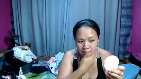 Snapshot of urpinay_singlemother chatting on April 17, 12:30 pm urpinay_singlemother online show from April 17, 12:30 pm