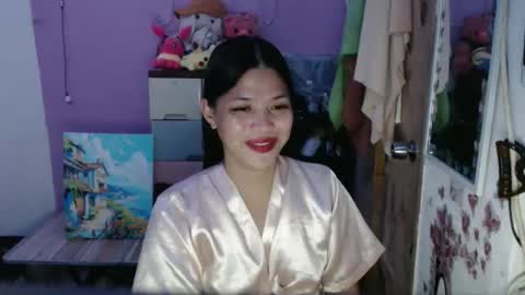 Snapshot of urpreciouspinayxxx chatting on March 5, 10:33 am hi im kim online show from March 5, 10:33 am