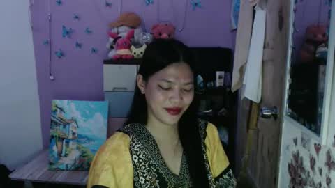 Snapshot of urpreciouspinayxxx chatting on March 24, 12:32 pm hi im kim online show from March 24, 12:32 pm