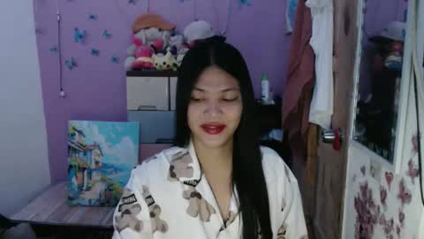Snapshot of urpreciouspinayxxx chatting on April 21, 10:32 am hi im kim online show from April 21, 10:32 am