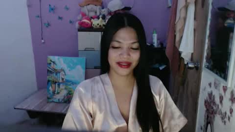 Snapshot of urpreciouspinayxxx chatting on April 24, 12:07 pm hi im kim online show from April 24, 12:07 pm