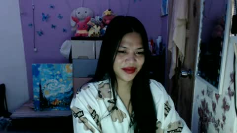 Snapshot of urpreciouspinayxxx chatting on June 20, 10:45 pm hi im kim online show from June 20, 10:45 pm