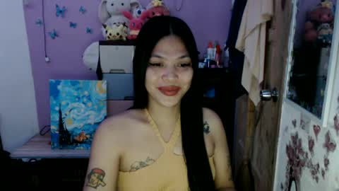 Snapshot of urpreciouspinayxxx chatting on June 21, 12:19 pm hi im kim online show from June 21, 12:19 pm