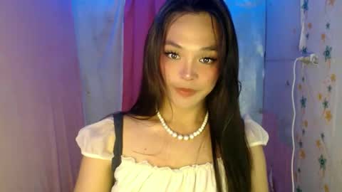 Snapshot of ursexy_debra chatting on March 21, 8:23 pm TYRA online show from March 21, 8:23 pm