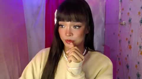 Snapshot of ursexy_debra chatting on April 1, 1:34 pm TYRA online show from April 1, 1:34 pm
