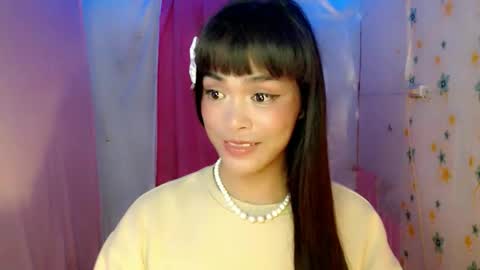 Snapshot of ursexy_debra chatting on April 1, 1:41 pm TYRA online show from April 1, 1:41 pm