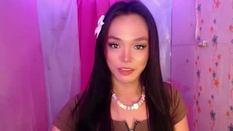 Snapshot of ursexy_debra chatting on April 10, 8:41 am TYRA online show from April 10, 8:41 am