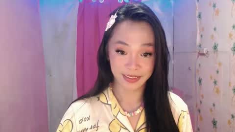 Snapshot of ursexy_debra chatting on April 17, 4:32 pm TYRA online show from April 17, 4:32 pm