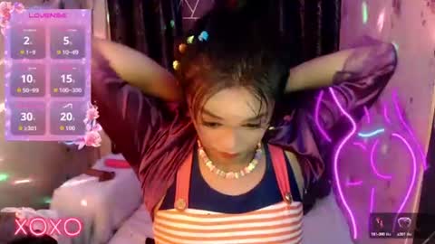 Snapshot of ursexy_debra chatting on June 16, 10:45 pm TYRA online show from June 16, 10:45 pm