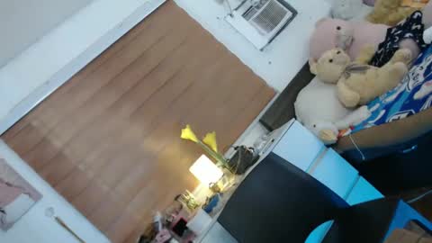 Snapshot of urtransbarbiecum chatting on February 1, 11:43 am KIM online show from February 1, 11:43 am