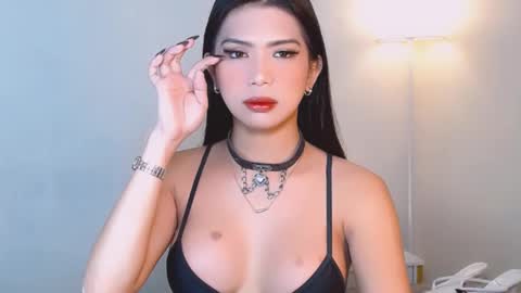 urwildest_margaret online show from February 2, 8:13 am