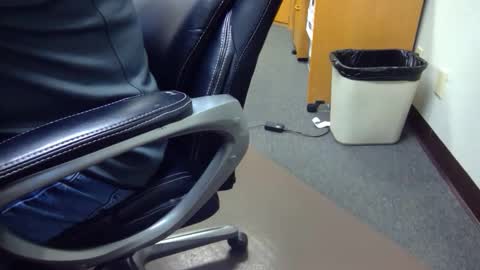 useemie online show from November 25, 8:20 pm