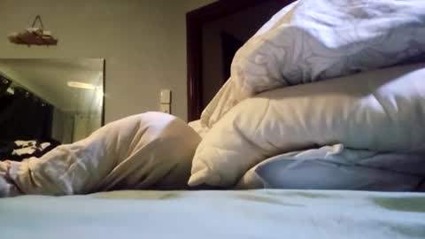 Snapshot of usernameisnottaken22 chatting on February 14, 4:15 pm mia online show from February 14, 4:15 pm