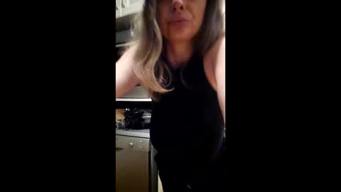 Snapshot of usernameisnottaken22 chatting on May 13, 5:32 pm mia online show from May 13, 5:32 pm