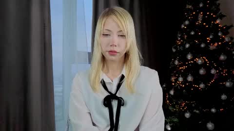 Snapshot of uwu_flower chatting on February 14, 12:13 pm Chloe online show from February 14, 12:13 pm