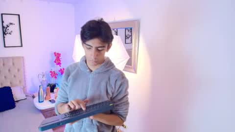 Snapshot of uyukie chatting on October 7, 12:02 pm UYUKIE online show from October 7, 12:02 pm
