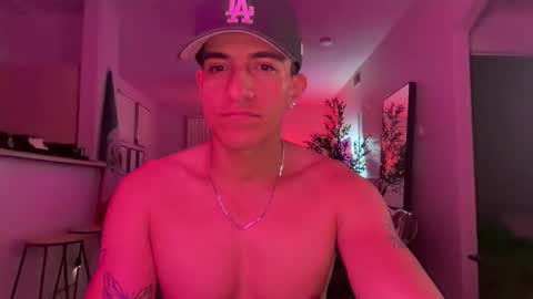 vaderpapi19 online show from February 3, 8:19 am