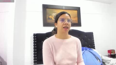 Snapshot of vahiolet_smith chatting on December 17, 3:23 am Vahiolet smith online show from December 17, 3:23 am