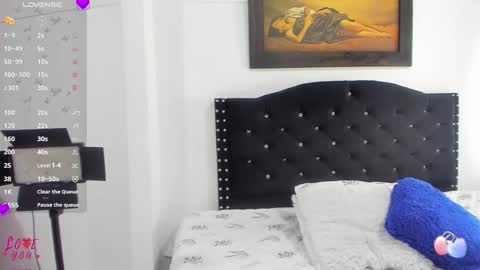 Snapshot of vahiolet_smith chatting on December 19, 3:35 am Vahiolet smith online show from December 19, 3:35 am