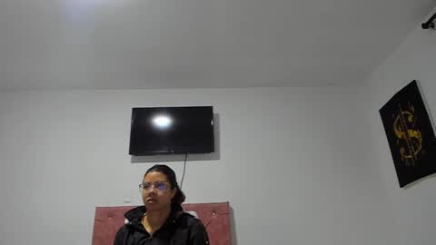 Snapshot of vahiolet_smith chatting on January 6, 3:32 am Vahiolet smith online show from January 6, 3:32 am