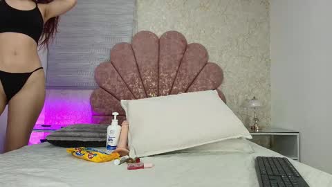 Snapshot of vaiolet_colls chatting on February 5, 11:59 am Vaiolet colls online show from February 5, 11:59 am