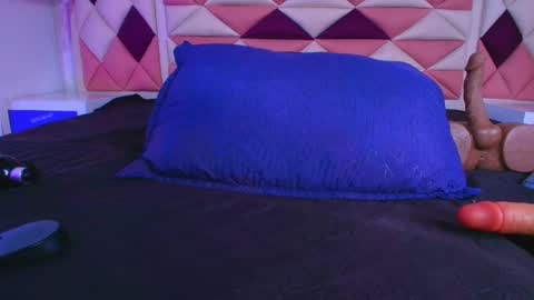 Snapshot of vale_castro1 chatting on September 22, 7:27 pm Valentina online show from September 22, 7:27 pm